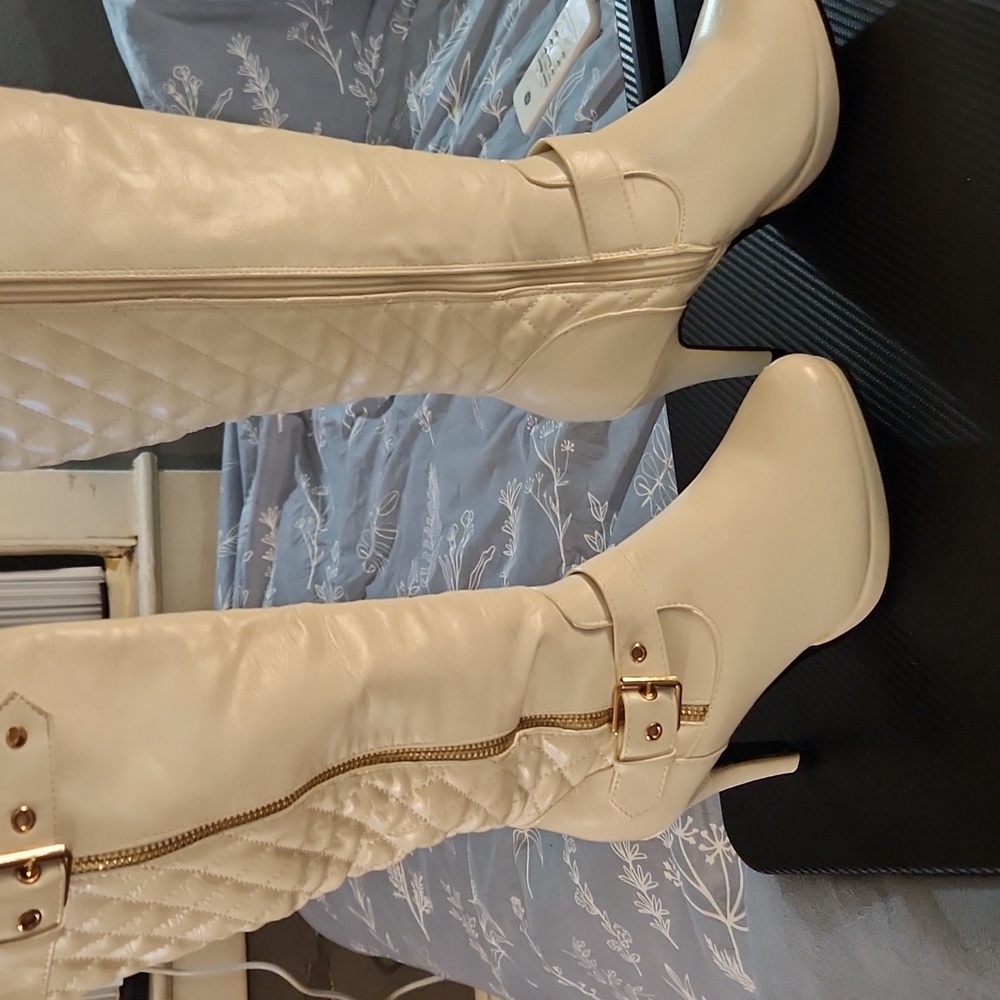 Boots - Picture 2 of 3